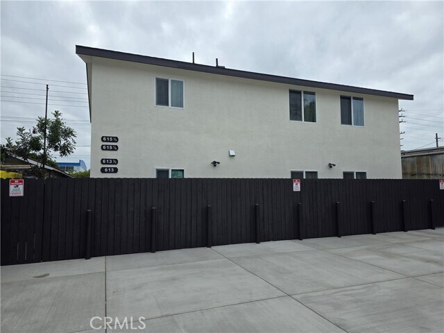 Building Photo - 615 N Fries Ave