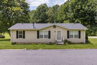 Building Photo - 60 Brooklane Dr