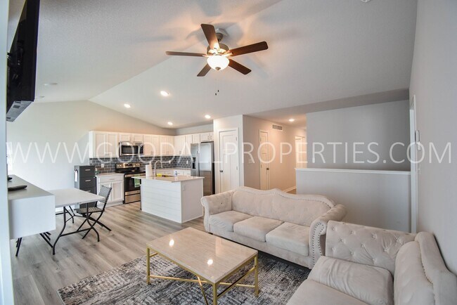 Building Photo - 3 Bedroom 2 Bath Home in Clive / Waukee School District