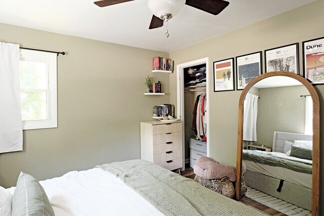 Building Photo - Pet-Friendly Fry's Spring Home With Fenced Yard
