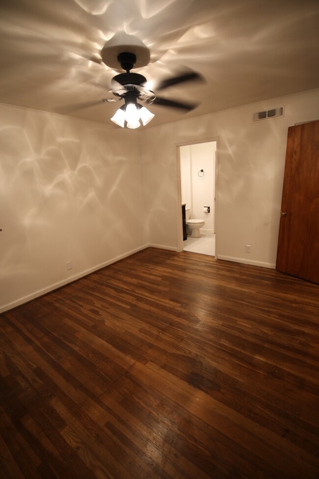 Building Photo - 3191 E Broad St