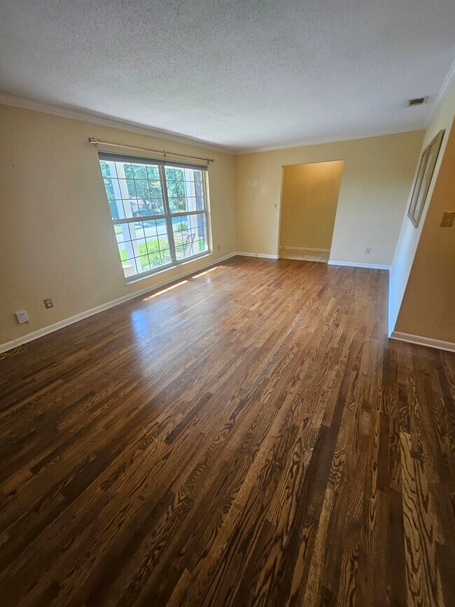Building Photo - 1541 Woodgate Way