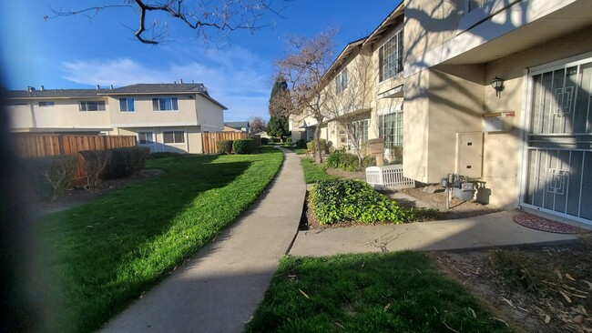 Building Photo - Best Townhome to rent in Blossom Valley, (...