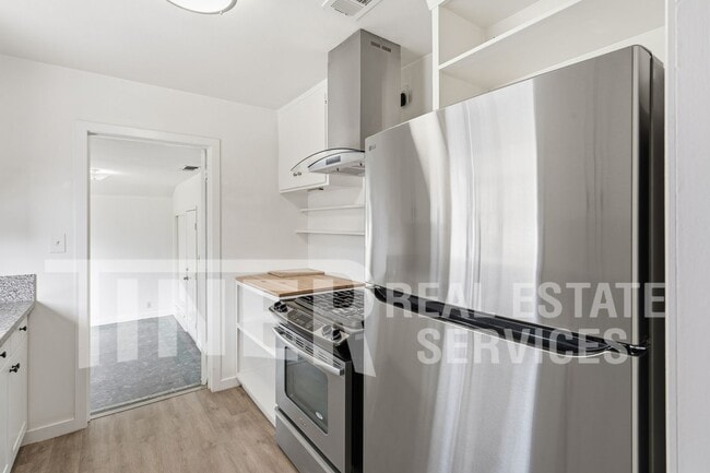 Building Photo - 2407 Sandringham Rd