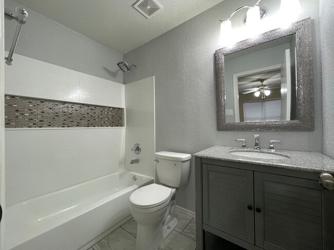 Building Photo - Single Family Home For Rent