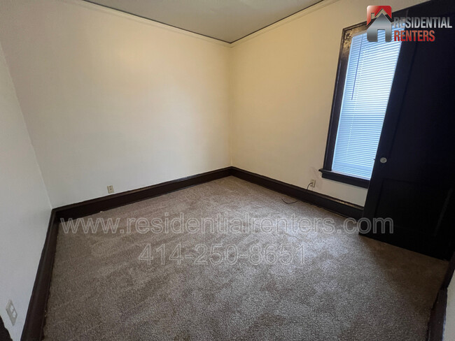 Building Photo - 2742 N 40th St