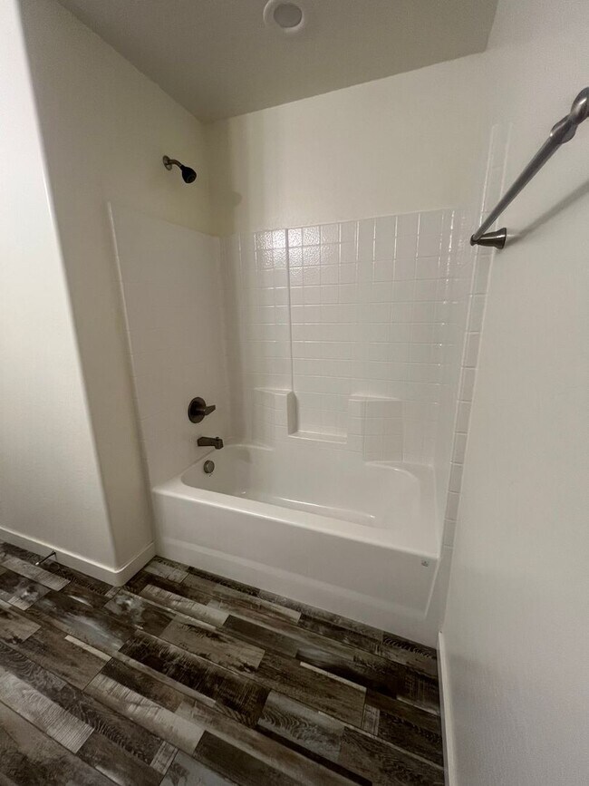 Building Photo - ***3 BEDROOM/2.5 BATHROOM IN PRESCOTT VALLEY***