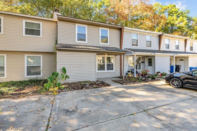 Building Photo - VB Townhouse 3 bedroomReady for quick move in