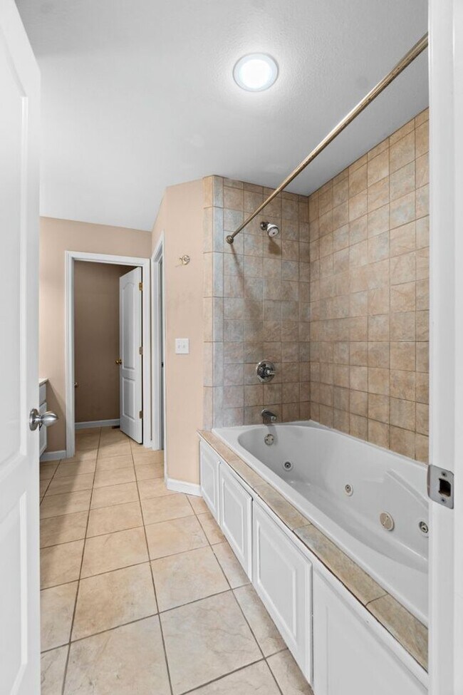 Building Photo - 2862 Larkspur Ct