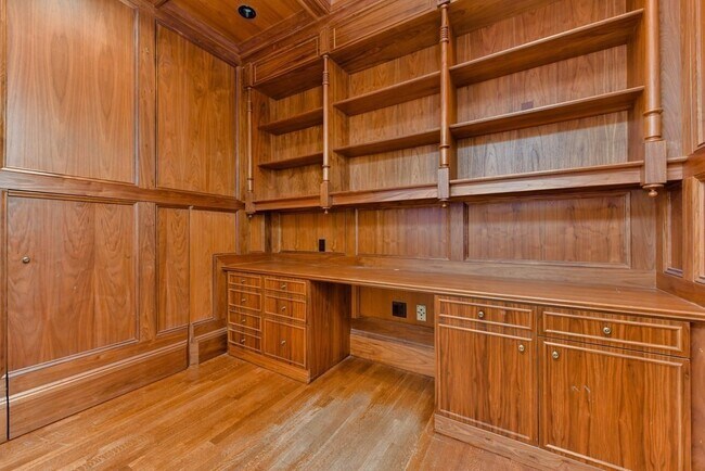 Building Photo - 17 Willow St