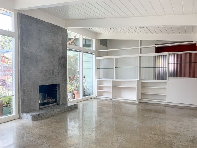 Building Photo - Custom Designed Modern 3 Bedroom Eicher in Palo Alto!