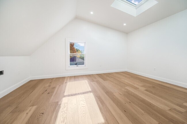 Building Photo - 11 Knollin St