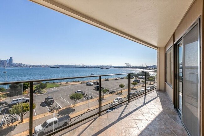 Building Photo - Enormous Waterfront Alki Condo w/ Stunning Views and Rare 2-Car Secure Parking