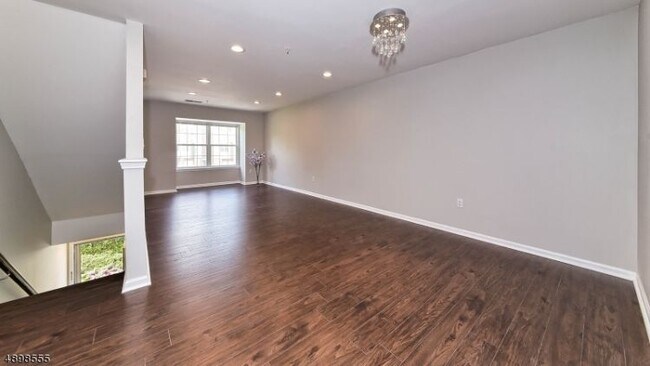 Building Photo - 44 Greenbrook Dr