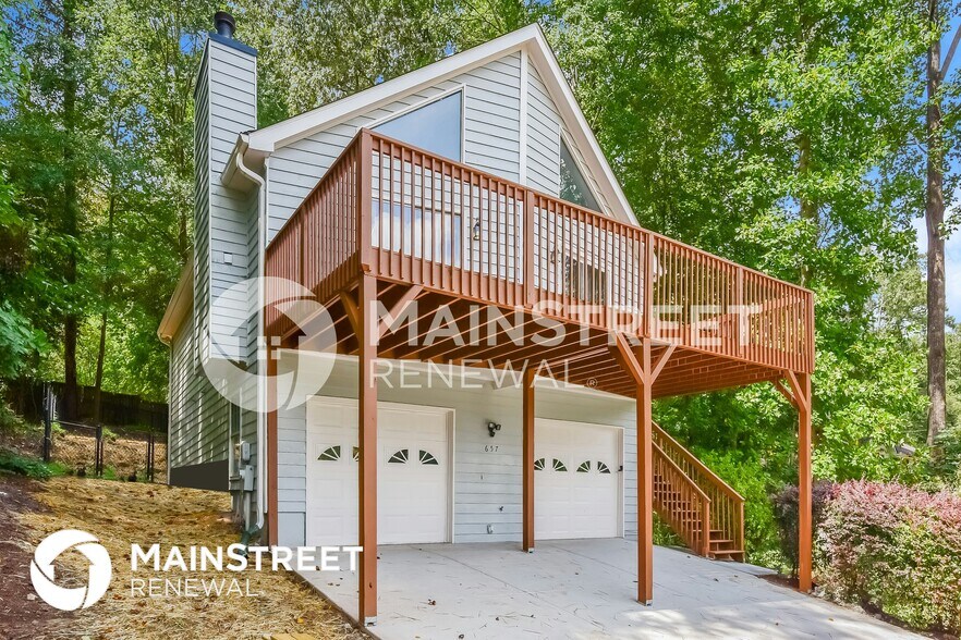 Building Photo - 657 Lake Dr SW