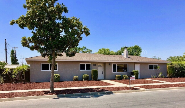 Building Photo - 3653 N Shirley Ave