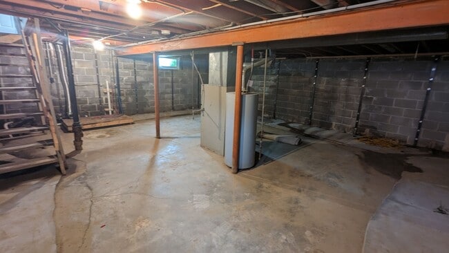 Building Photo - West end duplex, walking distance to every...