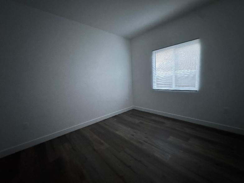 Building Photo - 1083 W 9th St