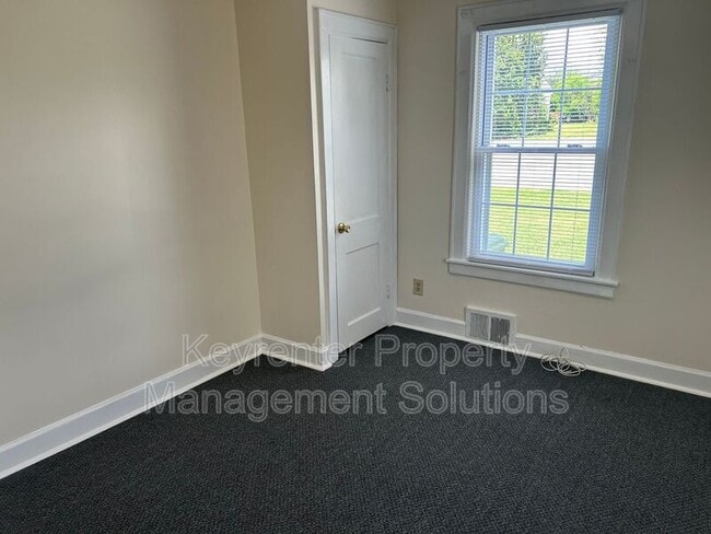 Building Photo - 129 Dupont Cir