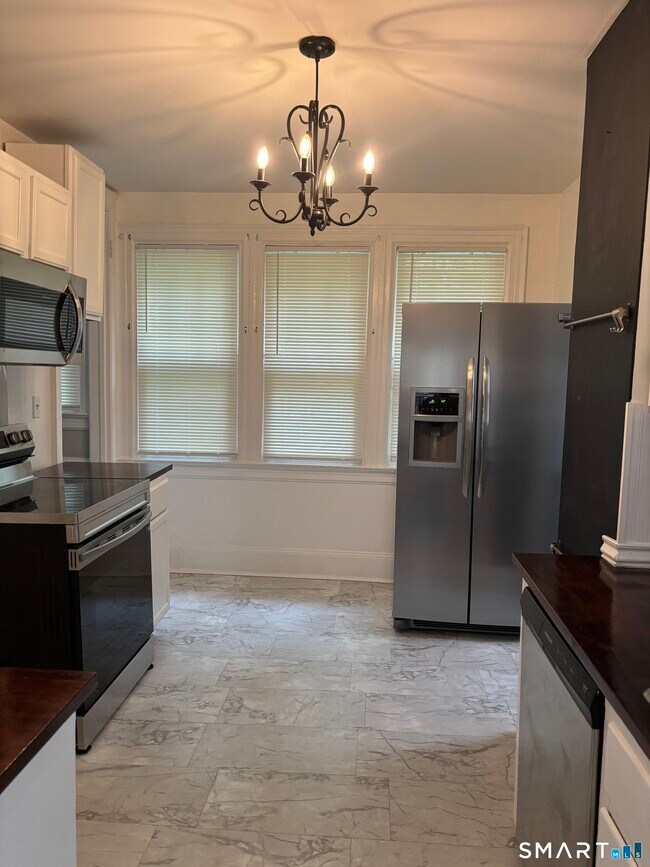 Building Photo - 246 Goffe Terrace