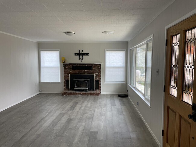 Building Photo - 5979 Meadow Ln