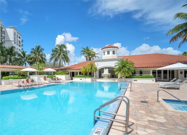 Building Photo - 20000 E Country Club Dr