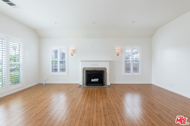 Building Photo - 3990 Degnan Blvd
