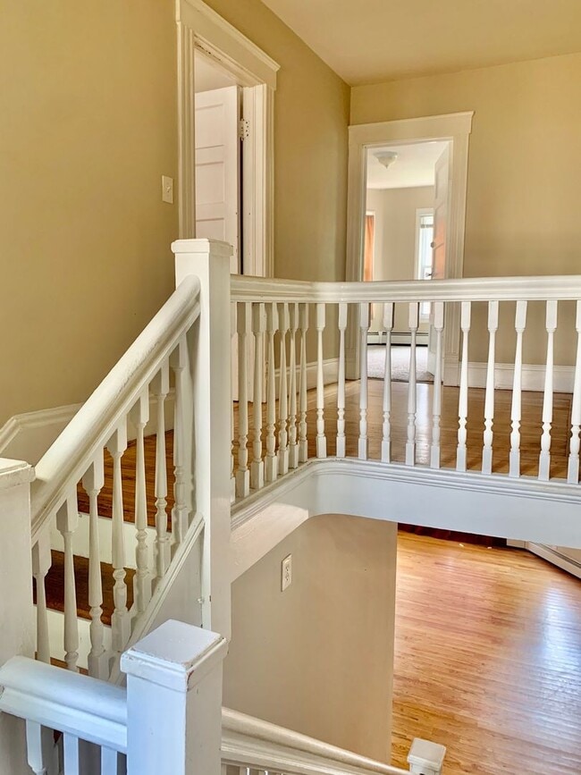 Building Photo - 329 Salt Springs Rd