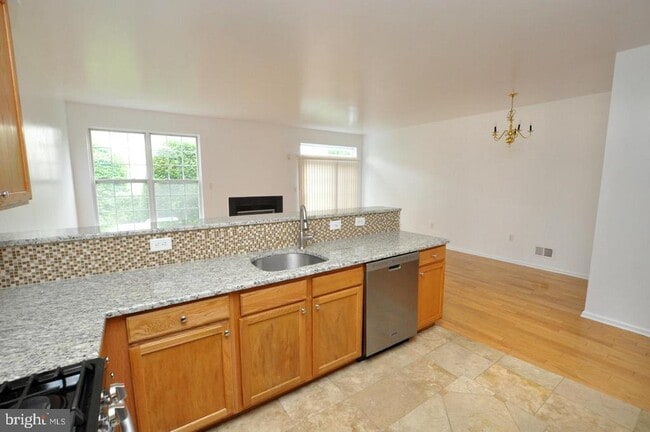 Building Photo - 328 Helen Dr