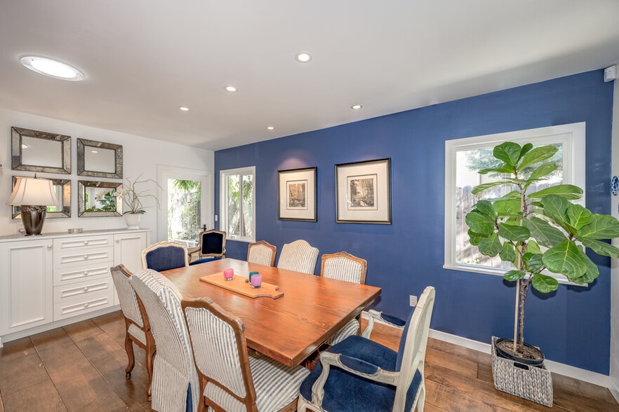 Building Photo - 2152 Grand Oaks Ave