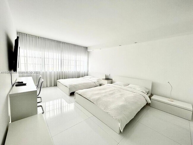 Building Photo - 100 Lincoln Rd