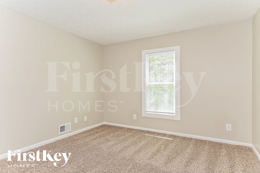 Building Photo - 2264 Country Club Dr SE