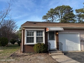 Building Photo - 2B Bristol St