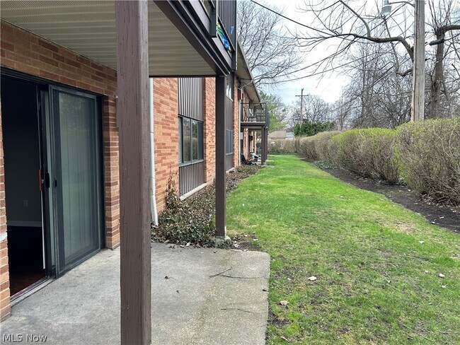 Building Photo - 23875 David Dr