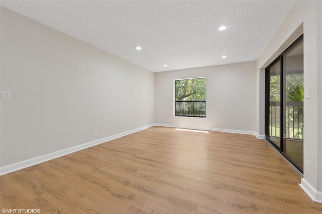 Building Photo - 3901 Cocoplum Cir