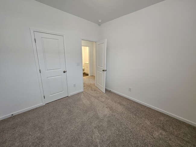 Building Photo - 129 Rosebush Ln