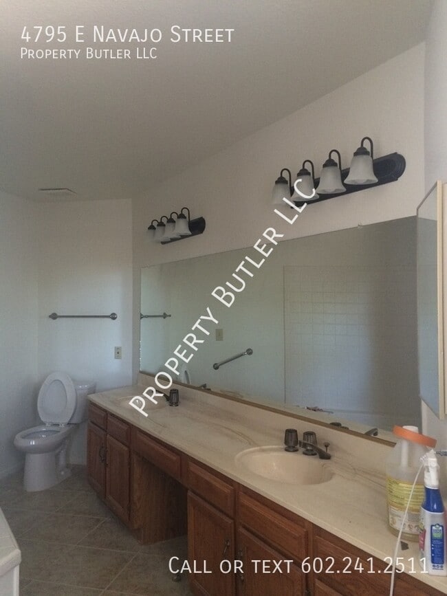 Building Photo - 4795 E Navajo St