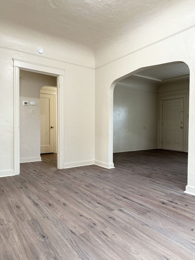Building Photo - Endearing 3/1 Available!
