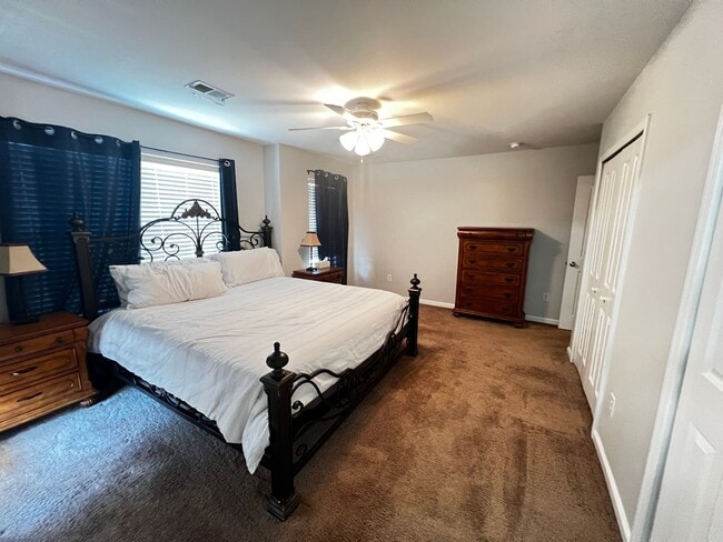 Building Photo - Beautiful 4 Bedroom, 3.5 Bath, Town Home at Tuscany is Available Now!