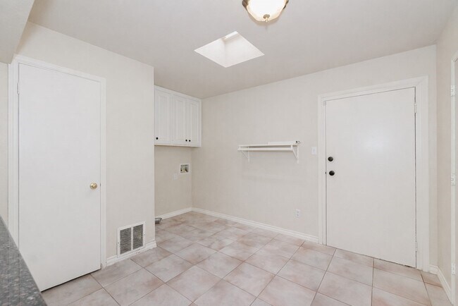 Building Photo - 3306 Haynes Ave