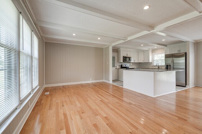 Building Photo - 114 Cottonwood Dr