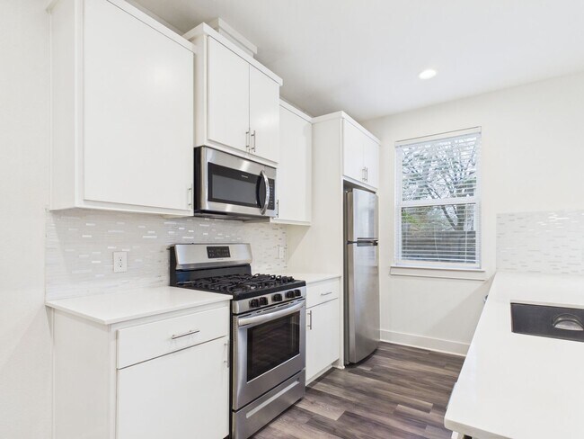 Building Photo - 6102 Caddie St