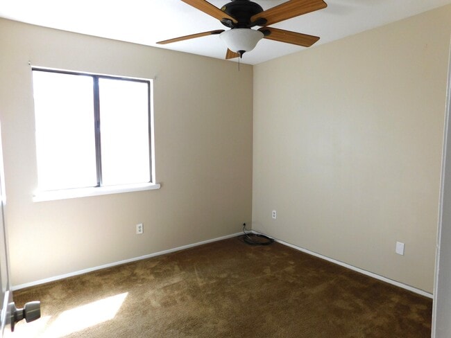 Building Photo - 21253 Windsong St