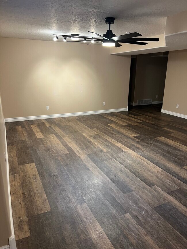 Building Photo - 934 N 1445 W