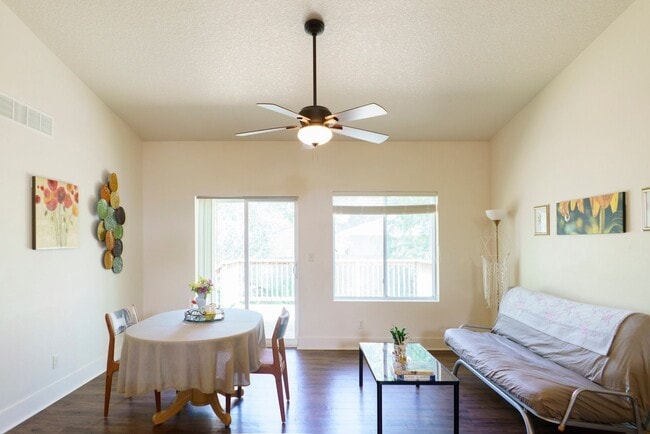 Building Photo - 3 Bedroom Townhome Available August 1st, 2026