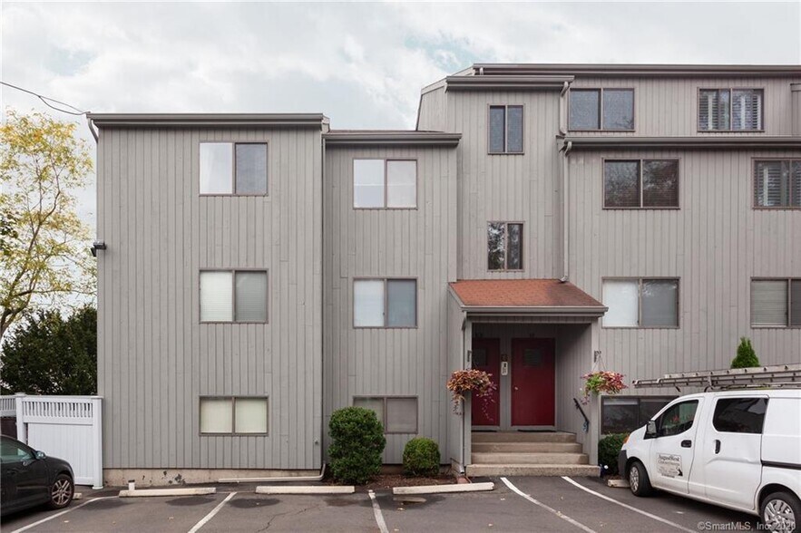 Grassy area on either side of building perfect for dogs - 188 Flax Hill Rd