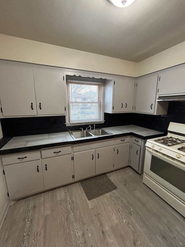 Building Photo - 5861N32ndK