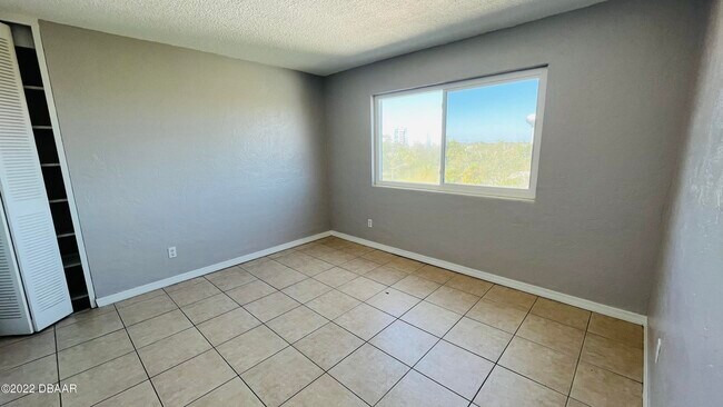 Building Photo - 732 N Halifax Ave