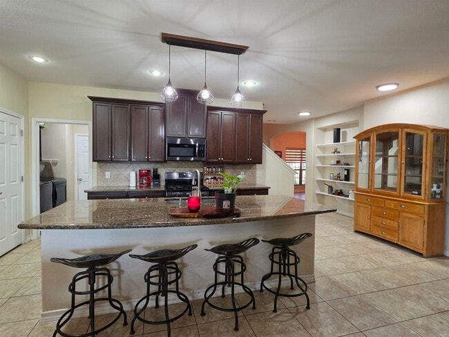 Building Photo - 302 Date Palm Dr