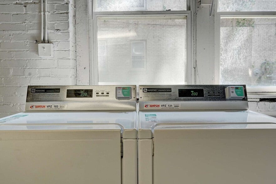 Building Photo - 1930 N Prospect Ave